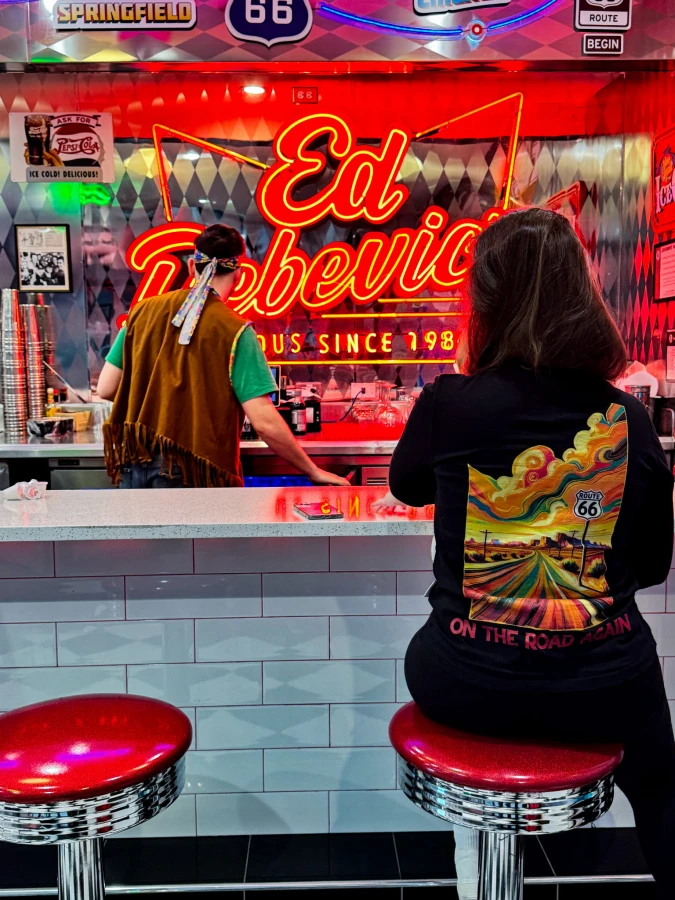 Koszulka Route 66 w amerykańskim dinerze USa Chicago autor zdjęcia: gdzies_w_usa