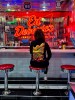 Amerykański diner w Chicago - bluzka Route 66 czarna kolorowa grafika autor zdjęcia: gdzies_w_usa