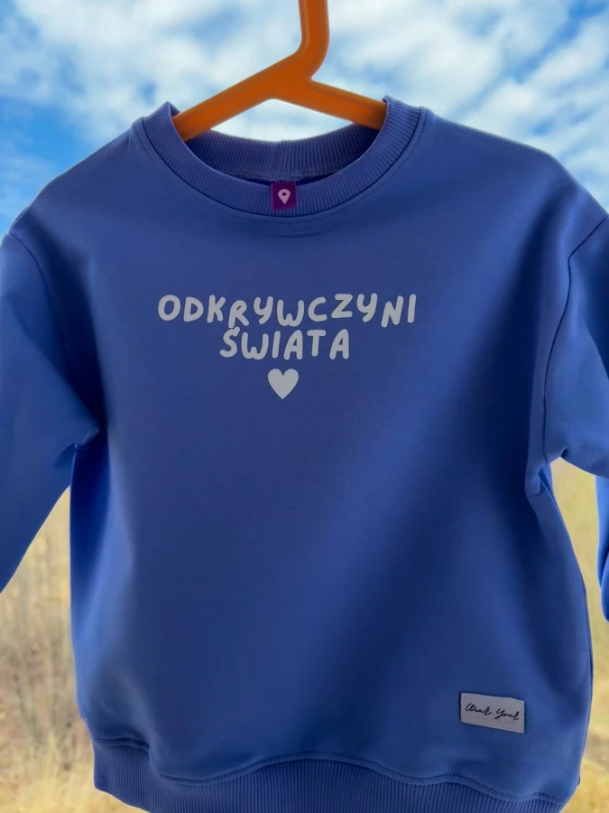 Bluza niebieska dla dziewczynki odkrywczyni świata podróżniczka podroze