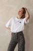 Koszulka na roadtrip i plażę – biała z niebieską falą Wear Your Journey