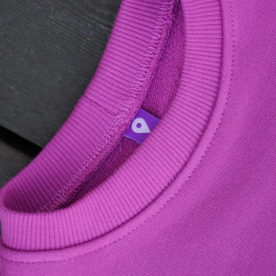 Bluza dziecięca oversize kolor magenta polska produkcja zbliżenie pinezka lokalizacji.png