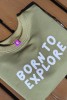 Dziecięca bluza z napisem born to explore dla małego podróżnika podróże wyjazdy explore