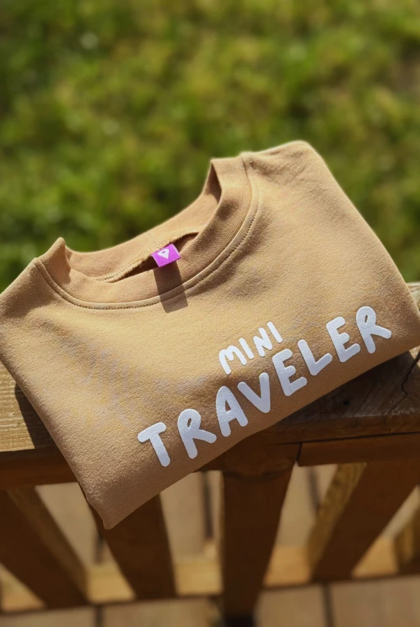 Komplet ubrań matchy z napisami TRAVELER – rodzinna stylizacja