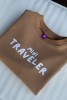 Kawowa bluza podróżnicza dla dziecka z nadrukiem MINI TRAVELER