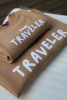 Bluzy z napisami TRAVELER i MINI TRAVELER – idealne dla podróżujących razem
