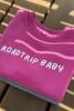 Bluza dziecięca w kolorze magenta Roadtrip baby dla miłośników podróży