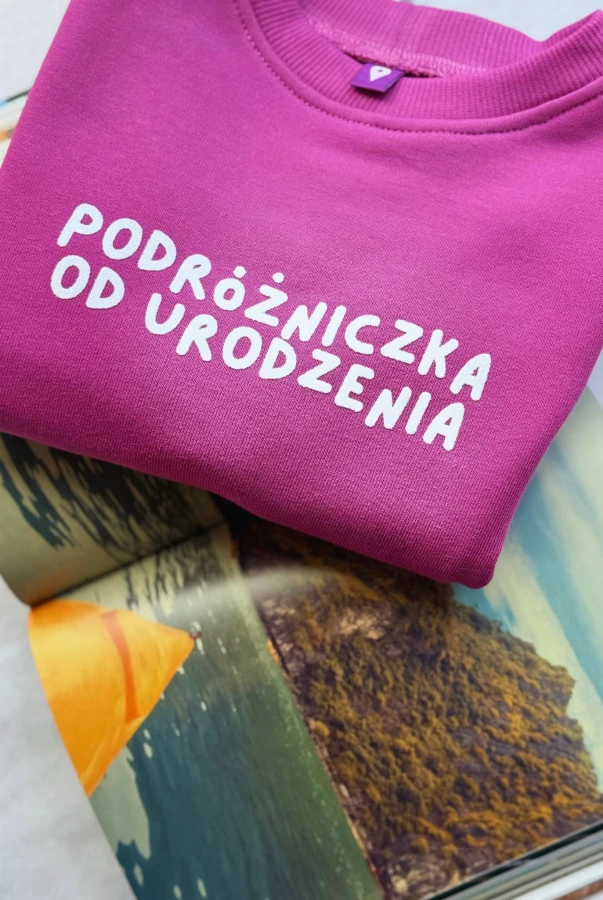Bluza dla podróżników dla dziewczynki w kolorze magenta PODRÓŻNICZKA OD URODZENIA