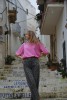 Dusty pink t-shirt z nadrukiem włoskiego makaronu – carbonara w wersji modowej