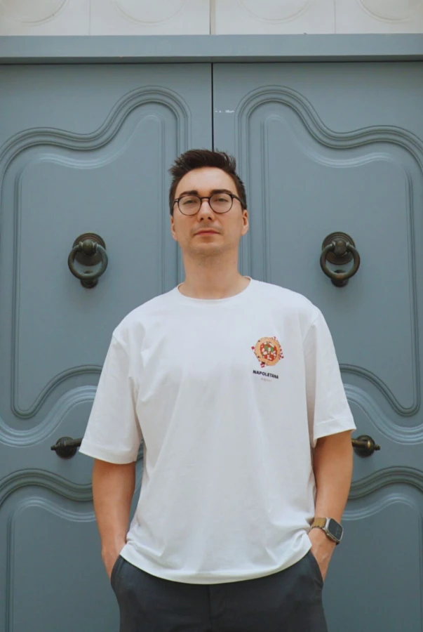 Unisex t-shirt z klimatem Neapolu – pizza na piersi, włoska dusza na każdym kroku