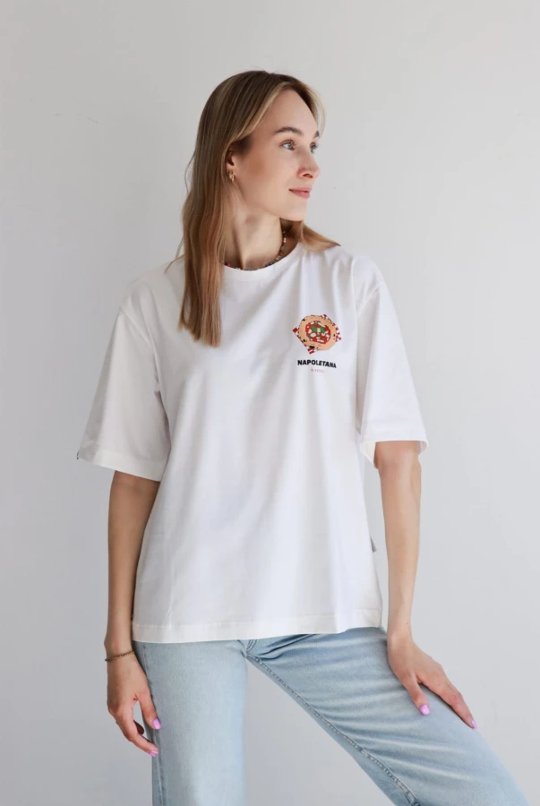 Biała koszulka unisex oversize z nadrukiem pizzy – Slice of Napoli Tee inspirowana Neapolem