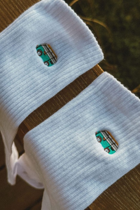 Skarpetki vanlife bus wakacje białe sportowe unisex dla podróżników i fanów vanlife