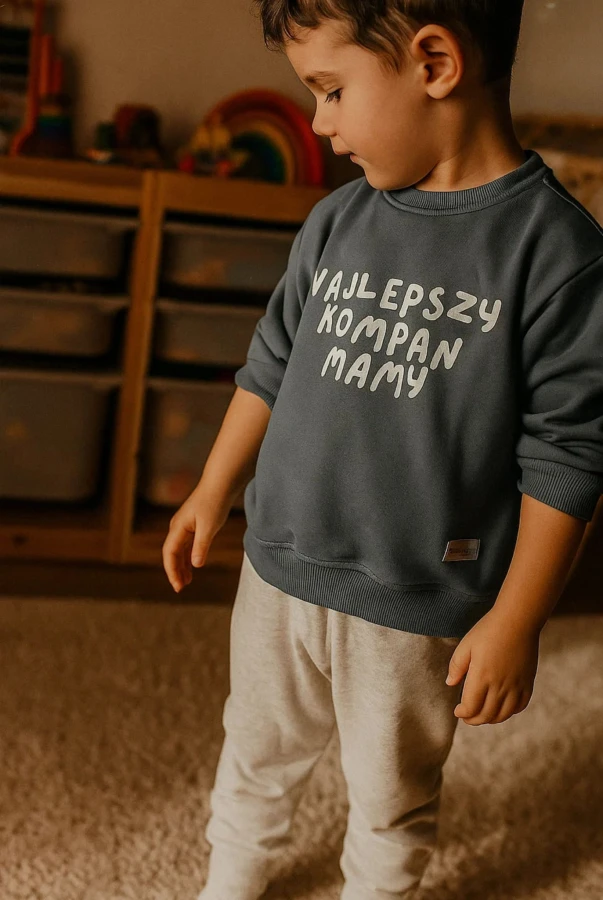 Bluza dla dziecka z napisem NAJLEPSZY KOMPAN MAMY oversize bawełna prezent dla mamy