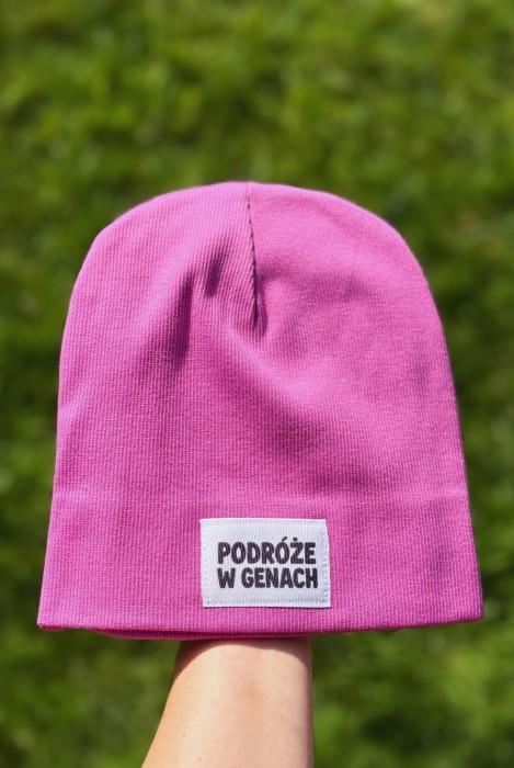 Bawełniana czapka prążek magenta – napis „Podróże w genach”