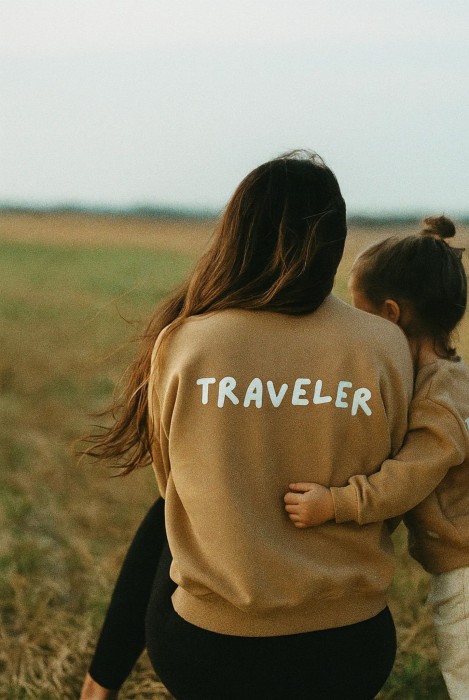 Bluzy dziecięca i damska z Twoim własnym napisem w kolorze kawowym oversize