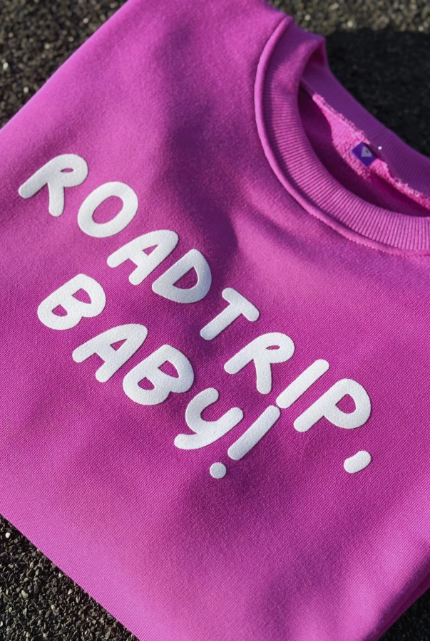 Bluza damska podróżnicza z napisem ROADTRIP BABY podróże wyjazdy roadtripy wyjzdy samochodem autem po europie