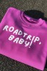 Bluza damska podróżnicza z napisem ROADTRIP BABY podróże wyjazdy roadtripy wyjzdy samochodem autem w kolorze magenta