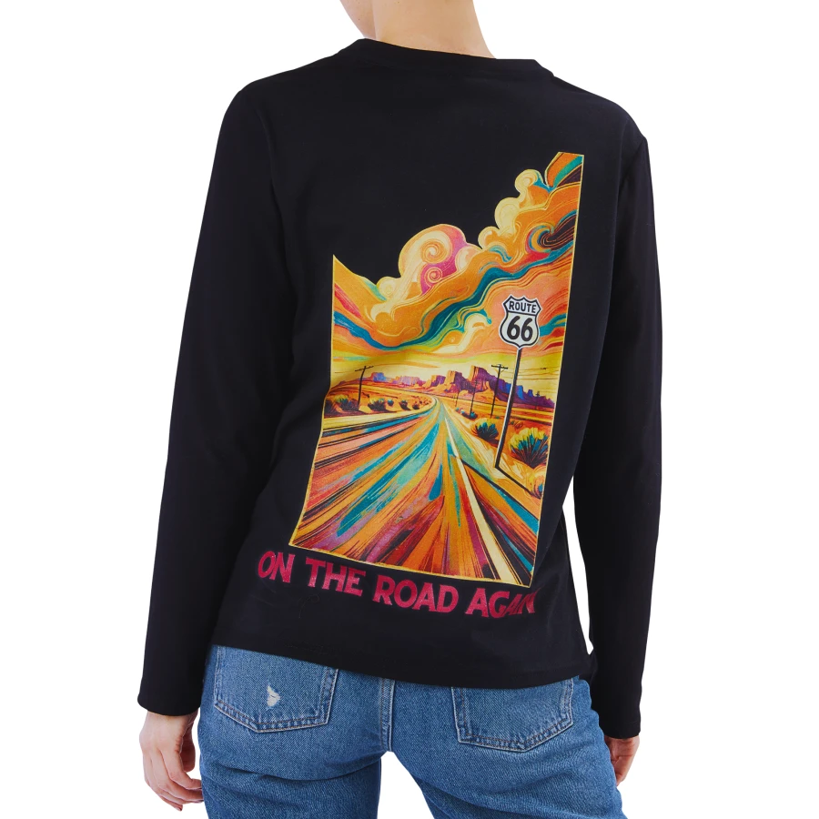 Bluzka Longsleeve Route 66 kolorowa grafika USA Stany Zjednoczonena modelce tyłem