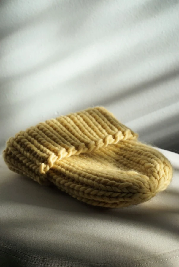 Czapka z wełny merynosa handmade w kolorze maślanej żółci pastelowa handmade wełna merino