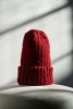 Bordowa czapka z wełny merynosa robiona ręcznie w Polsce handmade wełna merino
