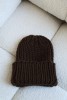 Ręcznie dziergana czapka Merino w kolorze gorzkiej czekolady, produkt premium