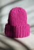 Czapka z wełny merynosa handmade w kolorze magenta handmade polska produkcja merino