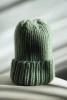 Seledynowa czapka z wełny merinosa robiona ręcznie handmade wełna merino