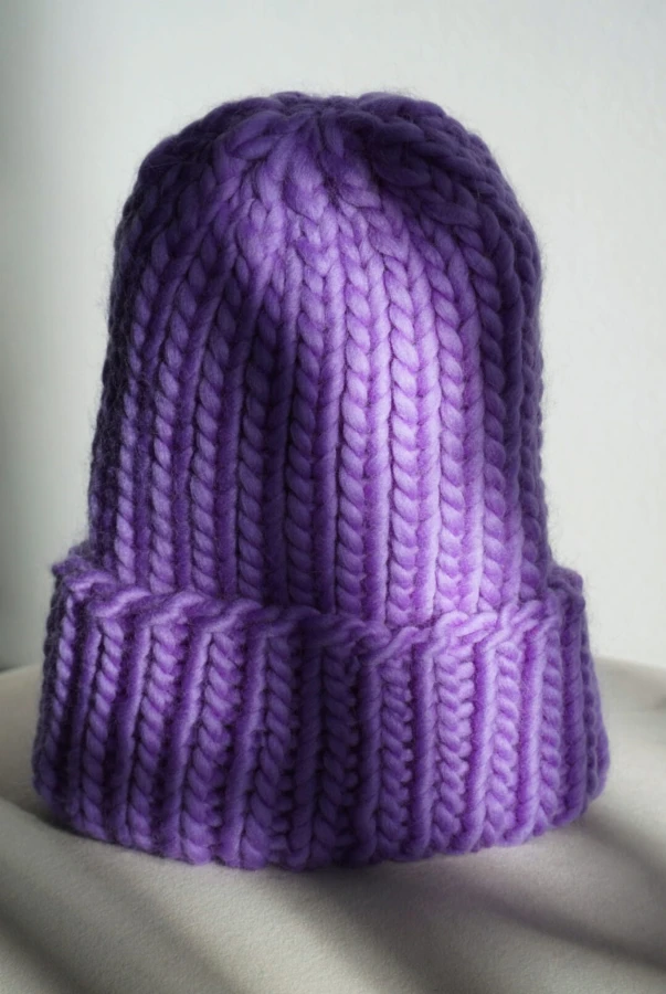 Czapka handmade z Merino, kolor fiolet, ciepła i oddychająca, produkt limitowany
