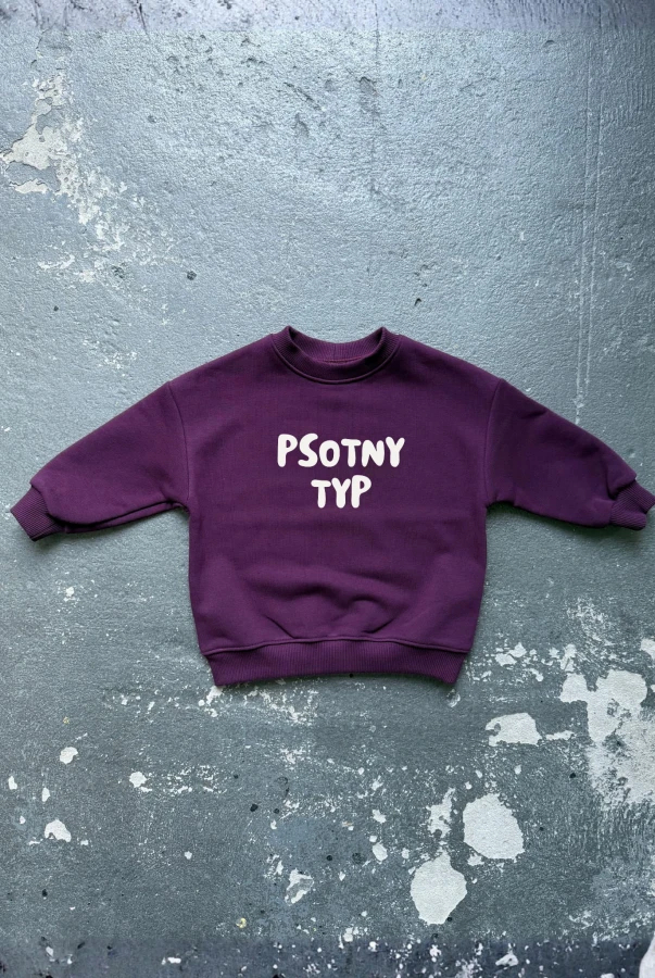 Bluza z napisem PSOTNY TYP oversize unisex w wersji matchy matchy dla mamy i dziecka w kolorze bakłażanu