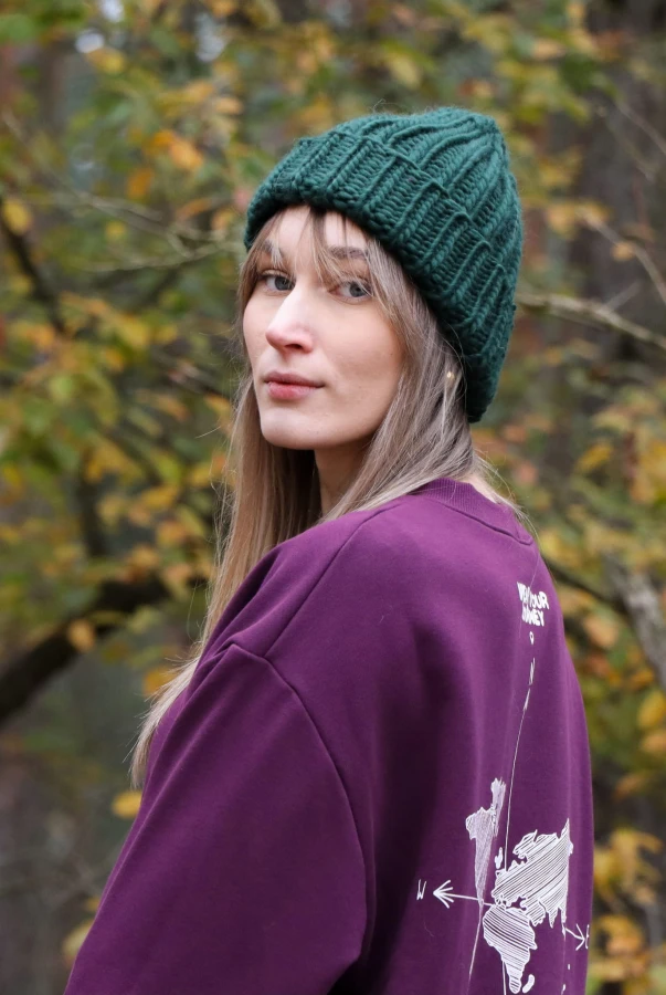 Zielona czapka handmade z wełny merynosa ręcznie robiona wełna merino polska produkcja