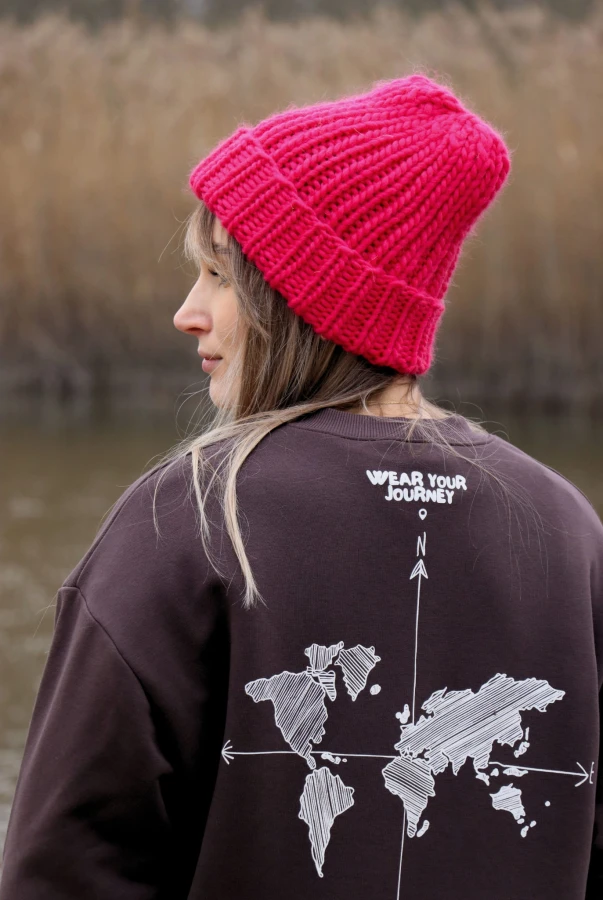 Malinowa czapka ze 100% wełny merino robiona ręcznie polska produkcja