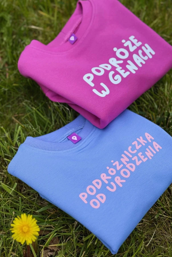 Bluza dla podróżników dla dziewczynki w kroju oversize PODRÓŻNICZKA OD URODZENIA podróże po świecie