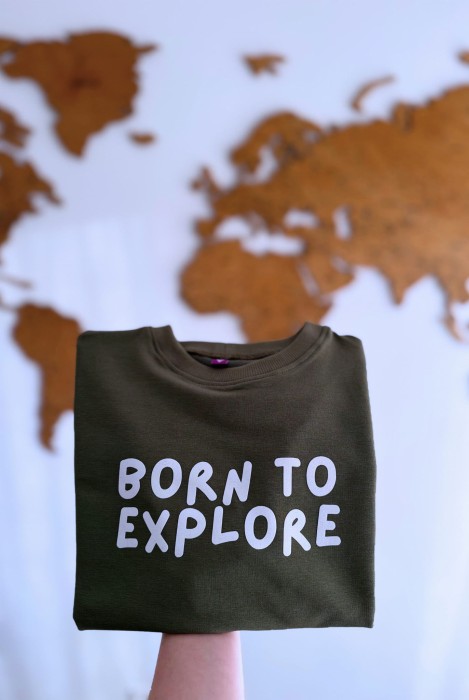 Bluza dla dziecka BORN TO EXPLORE w kolorze szarym dla małego podróżnika oversize