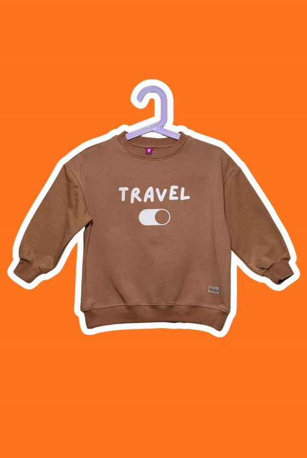 Bluza dla dziecka małego podróżnika z napisem TRAVEL i grafiką MODE ON dla rodzin podróżników kochających zwiedzać świat podróże bawełna oversize