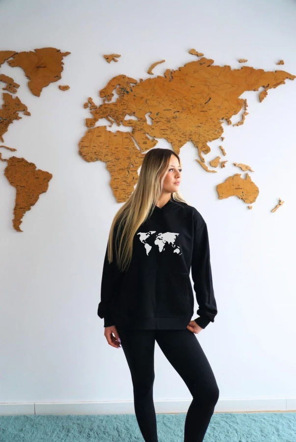 Bluza unisex z kapturem MAPA SWIATA w kolorze czarnym dla podróżników podróże wyjazdy