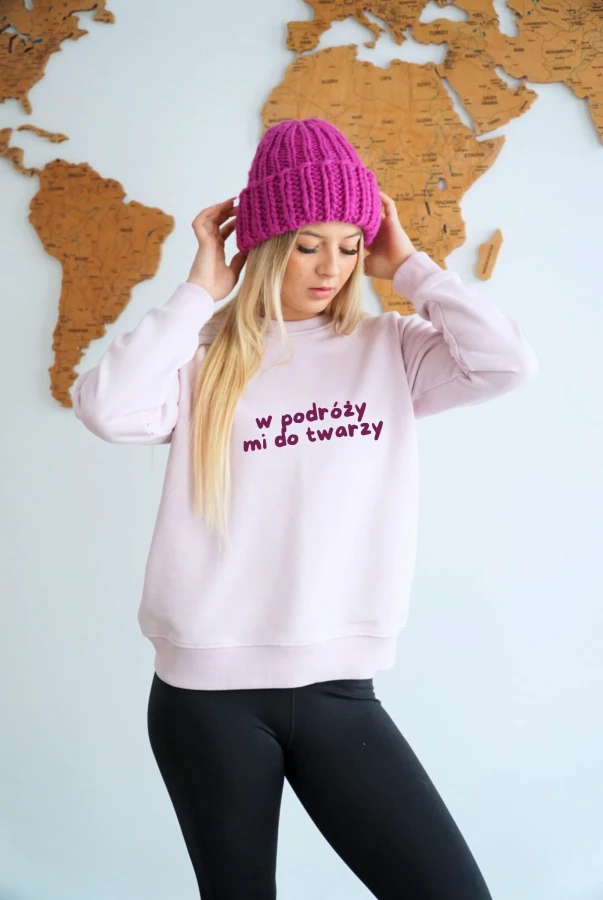 Bluza damska W PODRÓŻY MI DO TWARZY w kolorze liliowym dla podróżniczki podróże wyjazdy