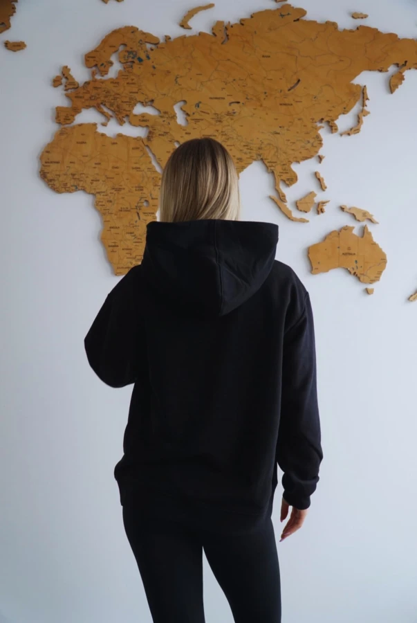 Bluza unisex z kapturem Traveler w kolorze czarnym dla podróżników podróże wyjazdy polska produkcja