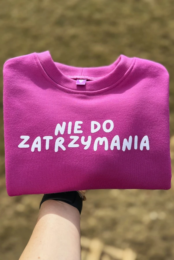 Bluza dla dziecka różowa bez kaptura z napisem NIE DO ZATRZYMANIA