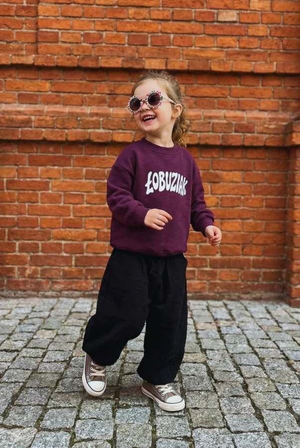 Dziecięca bluza oversize z napisem ŁOBUZIAK dla małego urwisa rodzinne podróże bawełna polska marka