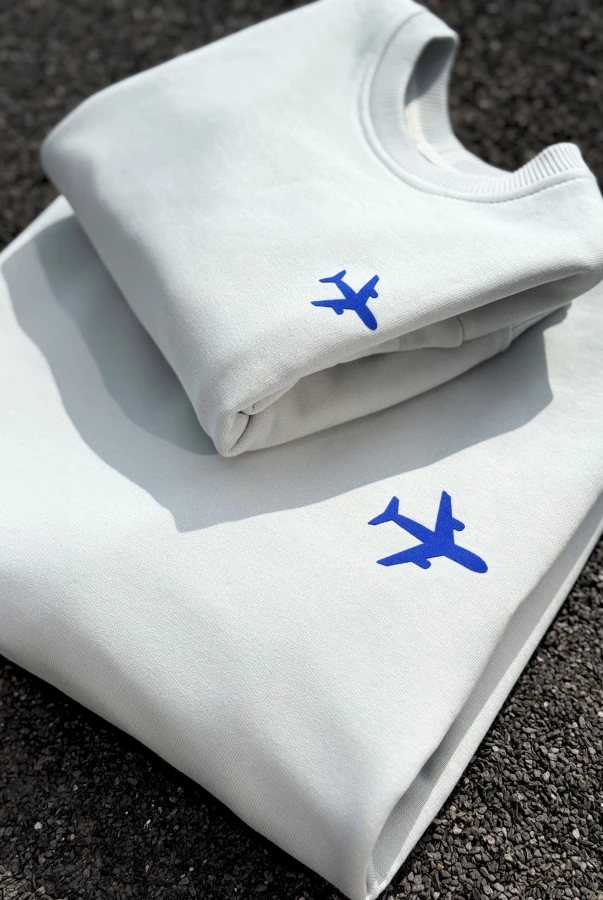 Bluzy matchy matchy dla mamy i dziecka w kolorze miętowym z wybranym napisem rodzinne podróże podróżnicy mały podróżnik zwiedzanie świata podróż