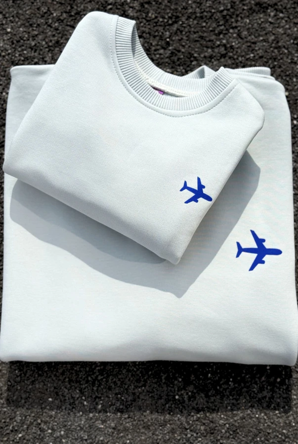 Bluzy matchy matchy dla mamy i dziecka w kolorze miętowym z wybranym napisem rodzinne podróże podróżnicy mały podróżnik zwiedzanie świata podróż
