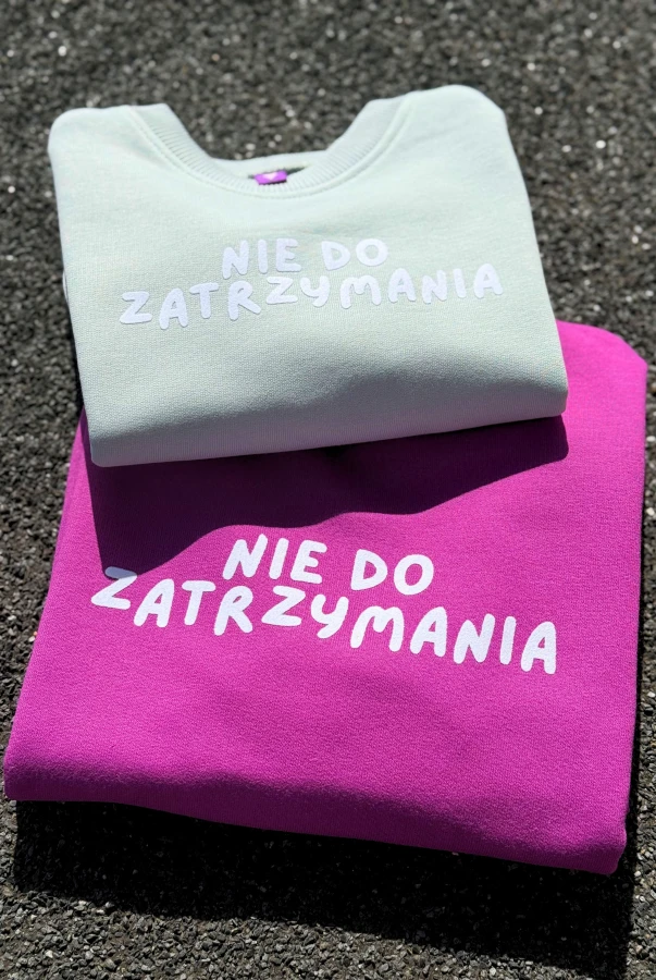 Bluza dla dziecka magenta i miętowa bez kaptura z napisem NIE DO ZATRZYMANIA