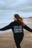 Bluza unisex z kapturem Boarding completed w kolorze bakłażanowym i czarnym dla podróżników podróże wyjazdy bluza do samolotu