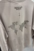 Szara bluza oversize unisex dla podróżnika zaznaczanie odwiedzonych krajów podróże zwiedzanie świata samodzielnie zaznacz odwiedzone miejsca