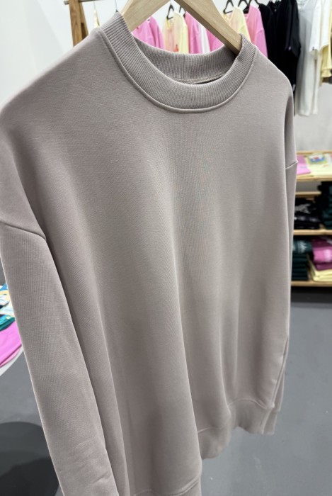 Szara bluza oversize unisex dla podróżnika zaznaczanie odwiedzonych krajów podróże zwiedzanie świata samodzielnie zaznacz odwiedzone miejsca