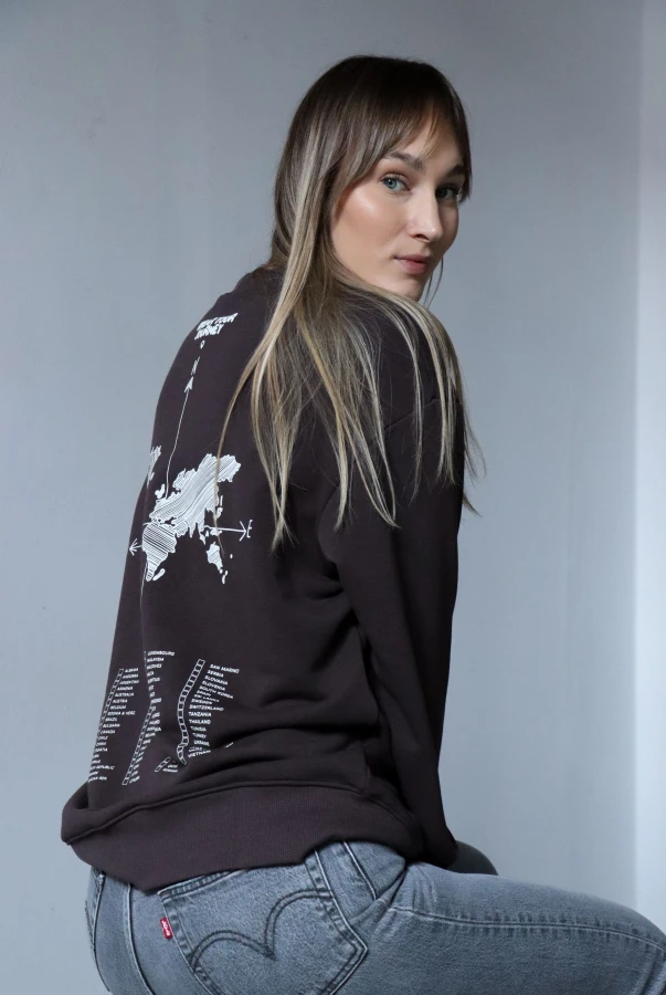 Bluza oversize unisex dla podróżnika zaznaczanie odwiedzonych krajów podróże zwiedzanie świata samodzielnie zaznacz odwiedzone miejsca brązowa