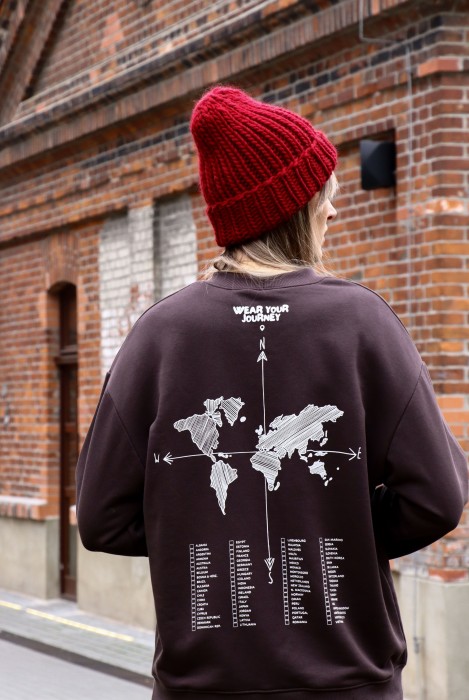 Bluza oversize unisex dla podróżnika zaznaczanie odwiedzonych krajów podróże zwiedzanie świata samodzielnie zaznacz odwiedzone miejsca brązowa