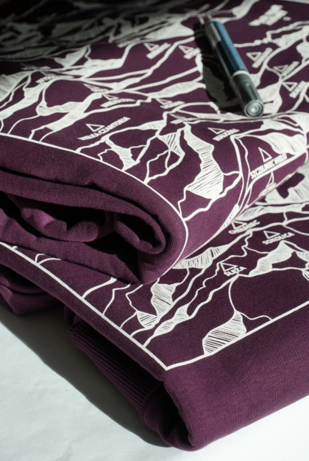 Bluza Zdobyte Szczyty bez kaptura z mapą polskich gór do zaznaczania markerem bluza bez kaptura
