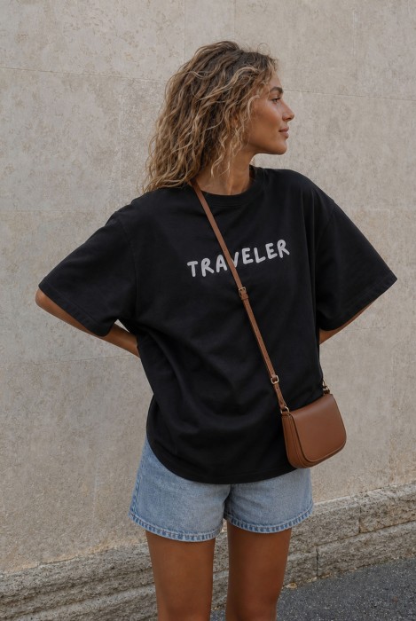 Koszulka podróżnicza z napisem TRAVELER czarna koszulka oversize minimalistyczna
