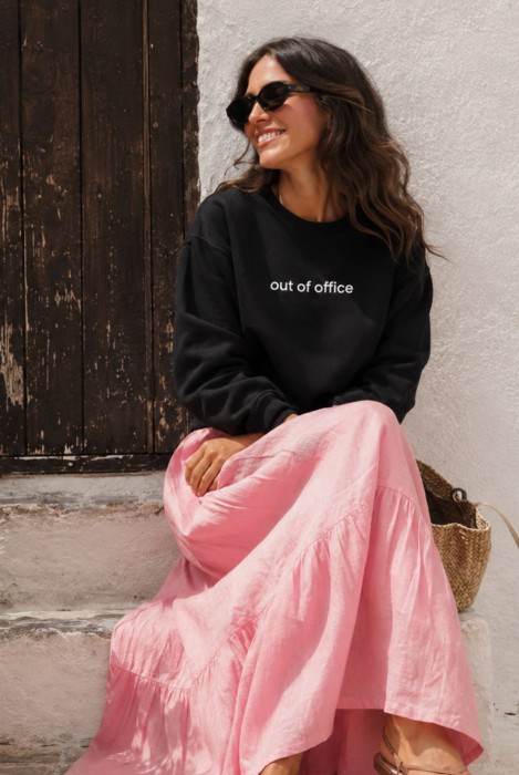 Bluza ovsersize idealna do samolotu z napisem OUT OF OFFICE