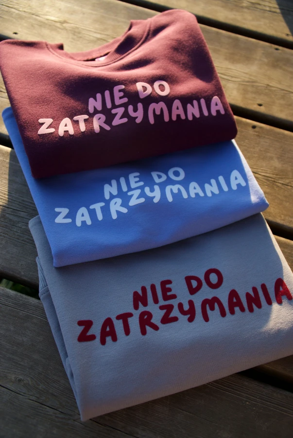 Bluza dla dziecka szara lawendowa i bakłażanowa bez kaptura z napisem NIE DO ZATRZYMANIA